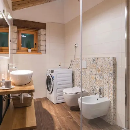 Casa vacanze Four Bedroom Holiday In Marcana Divšići